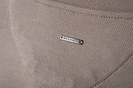 Sugi '23 zippes pulóver
